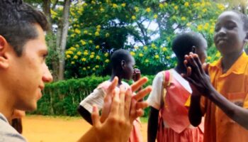 Catequista-na-Uganda